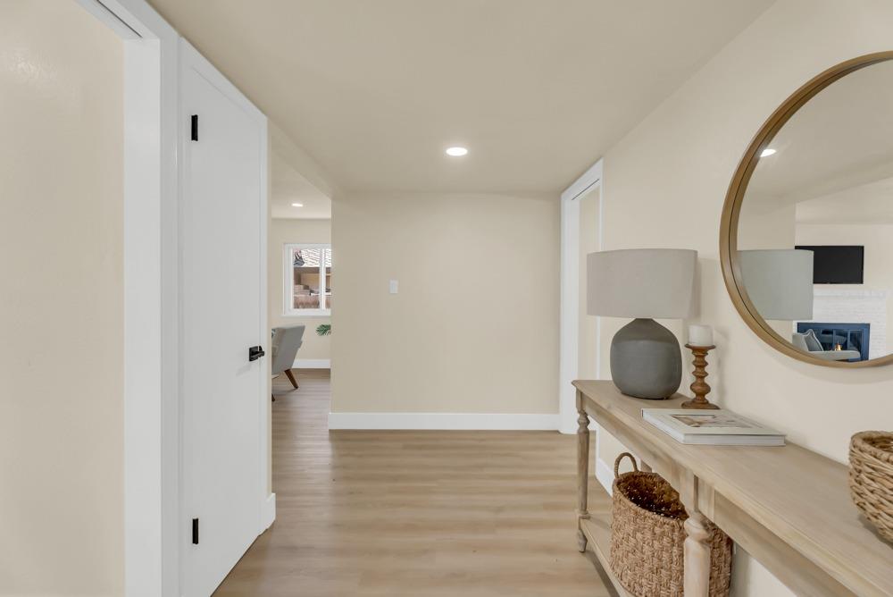 Detail Gallery Image 8 of 43 For 4717 Norm Circle, Sacramento,  CA 95822 - 3 Beds | 2 Baths