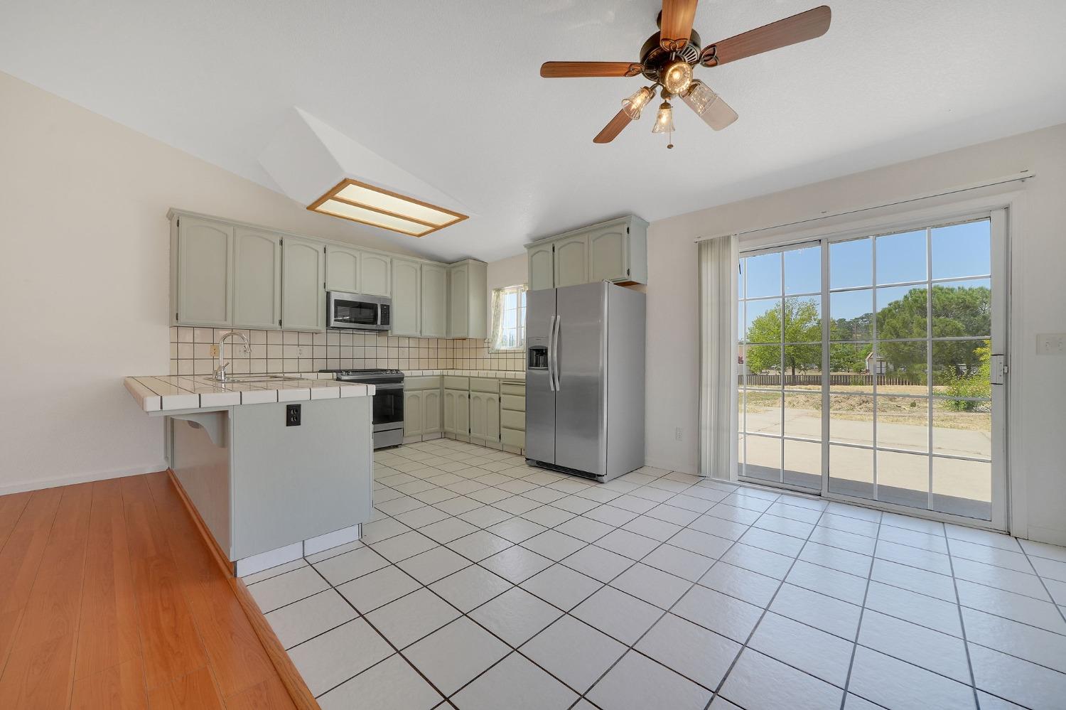 Detail Gallery Image 6 of 27 For 2818 Heinemann Dr, Valley Springs,  CA 95252 - 3 Beds | 2 Baths