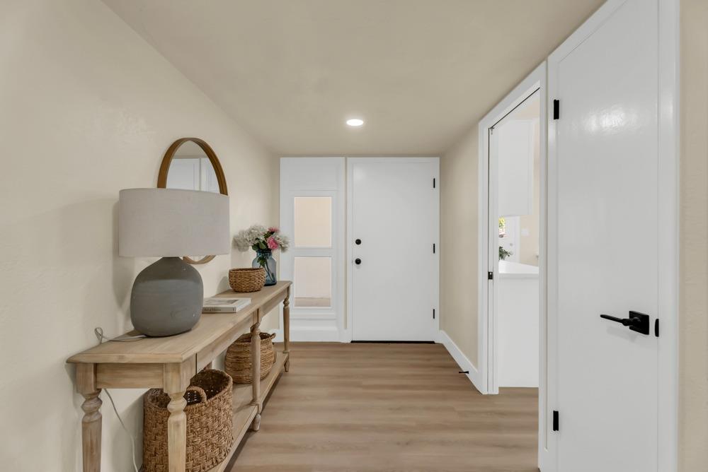 Detail Gallery Image 5 of 43 For 4717 Norm Circle, Sacramento,  CA 95822 - 3 Beds | 2 Baths