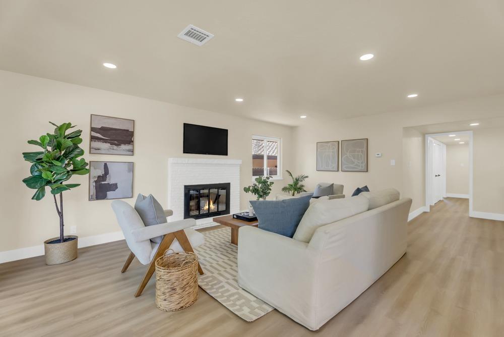 Detail Gallery Image 6 of 43 For 4717 Norm Circle, Sacramento,  CA 95822 - 3 Beds | 2 Baths