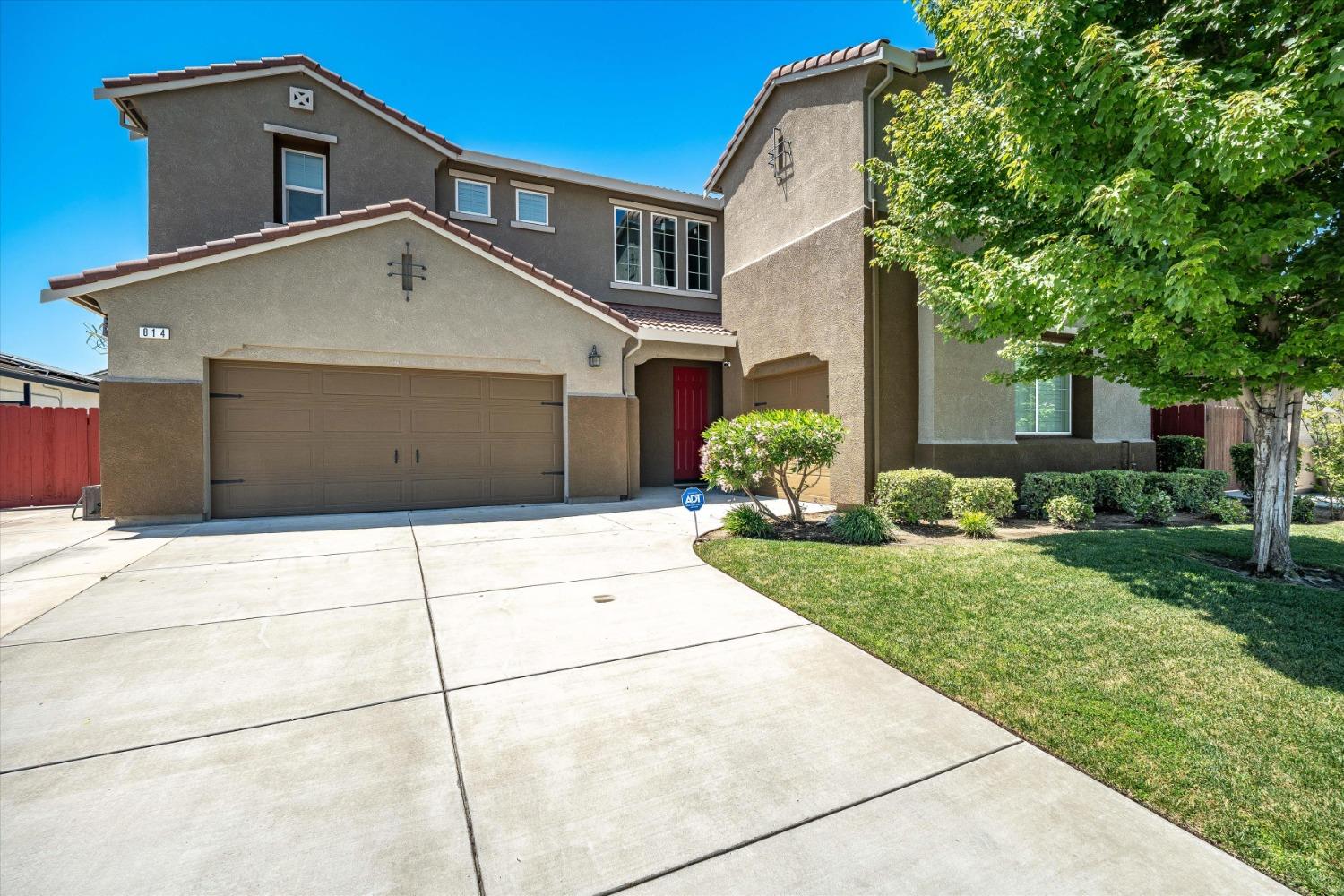Detail Gallery Image 1 of 53 For 814 Mono St, Manteca,  CA 95337 - 6 Beds | 4/1 Baths