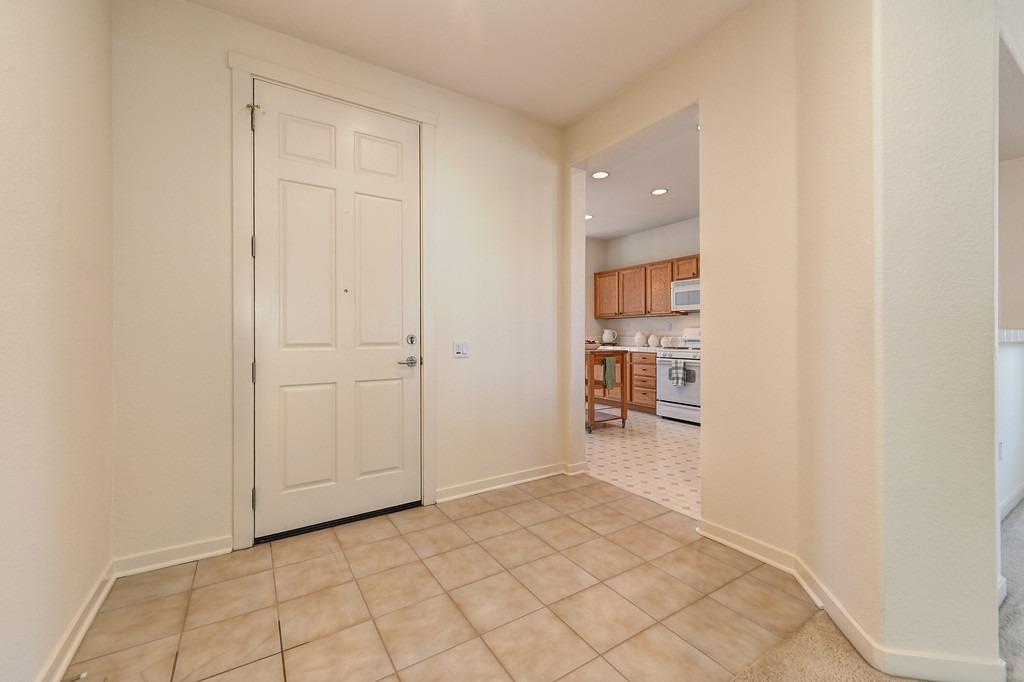 Detail Gallery Image 9 of 46 For 1157 Segolily Ln, Lincoln,  CA 95648 - 3 Beds | 2 Baths