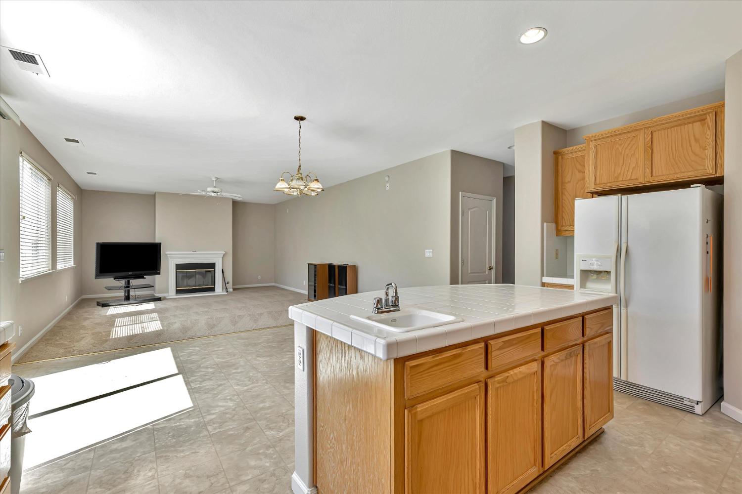 Detail Gallery Image 12 of 41 For 227 Barcelona Dr, Tracy,  CA 95377 - 4 Beds | 2/1 Baths