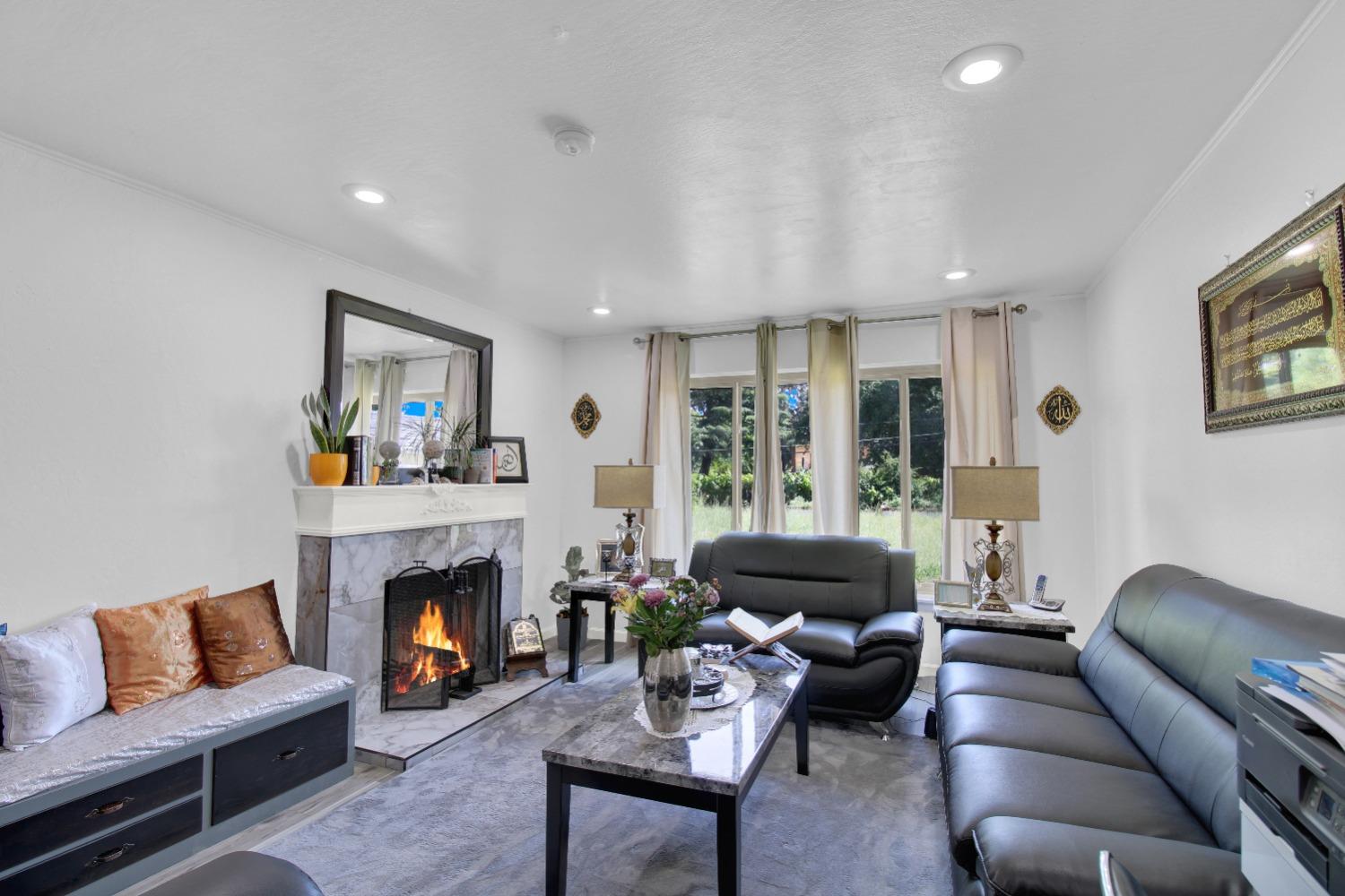Detail Gallery Image 11 of 33 For 4718 Melvin Dr, Carmichael,  CA 95608 - 3 Beds | 2 Baths