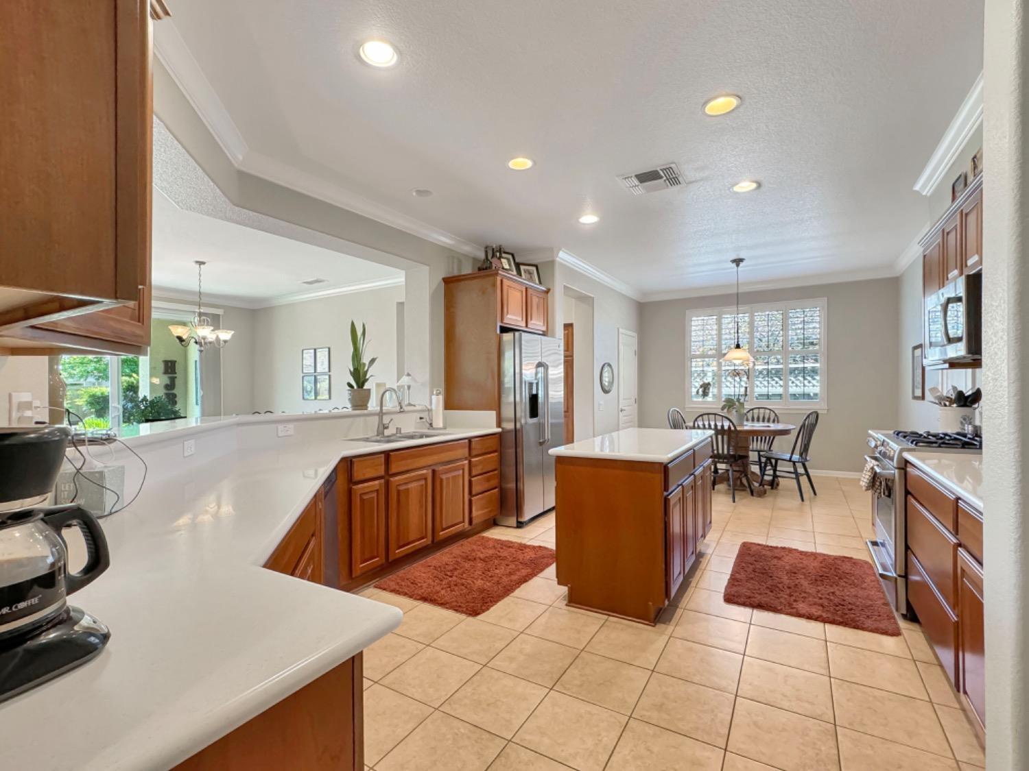 Detail Gallery Image 10 of 35 For 1311 Freschi Ln, Lincoln,  CA 95648 - 2 Beds | 2 Baths