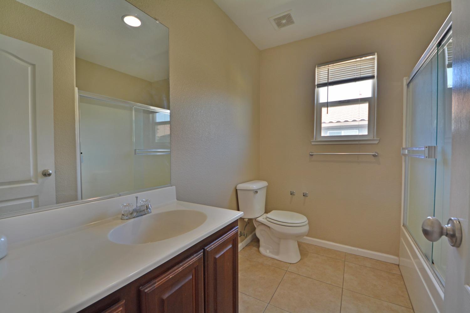 Detail Gallery Image 14 of 22 For 441 San Pietro Ln, Lodi,  CA 95240 - 3 Beds | 2/1 Baths