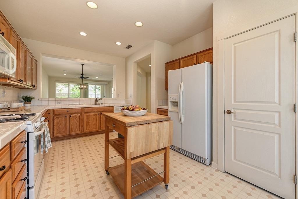 Detail Gallery Image 13 of 46 For 1157 Segolily Ln, Lincoln,  CA 95648 - 3 Beds | 2 Baths