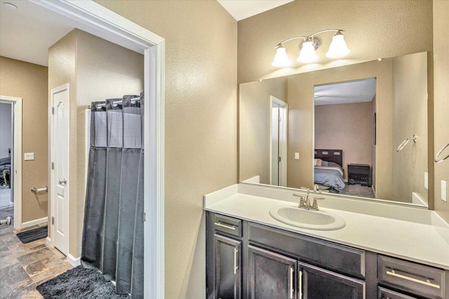 Detail Gallery Image 42 of 53 For 814 Mono St, Manteca,  CA 95337 - 6 Beds | 4/1 Baths