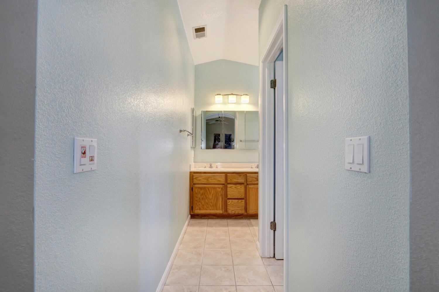 Detail Gallery Image 32 of 48 For 1309 Caceres Ct, Davis,  CA 95618 - 4 Beds | 2/1 Baths