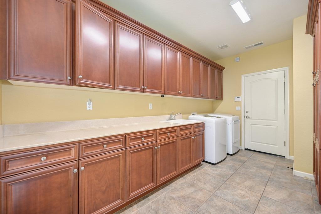 Red Setter Court, Rocklin, California image 30