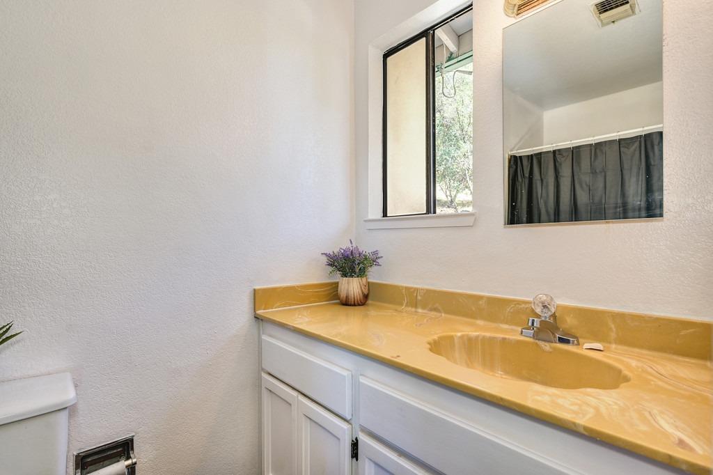 Detail Gallery Image 20 of 29 For 5306 Quail Valley Rd, Placerville,  CA 95667 - 3 Beds | 2/1 Baths