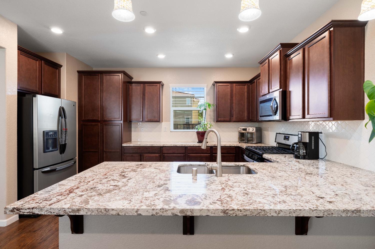Detail Gallery Image 19 of 52 For 1882 Salerno Pl, Lincoln,  CA 95648 - 3 Beds | 2/1 Baths