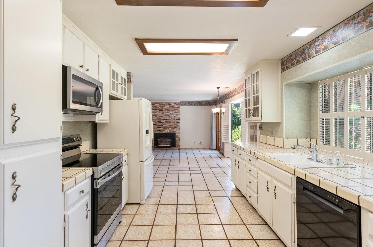 Detail Gallery Image 19 of 47 For 4665 Winding River Cir, Stockton,  CA 95219 - 4 Beds | 2/1 Baths