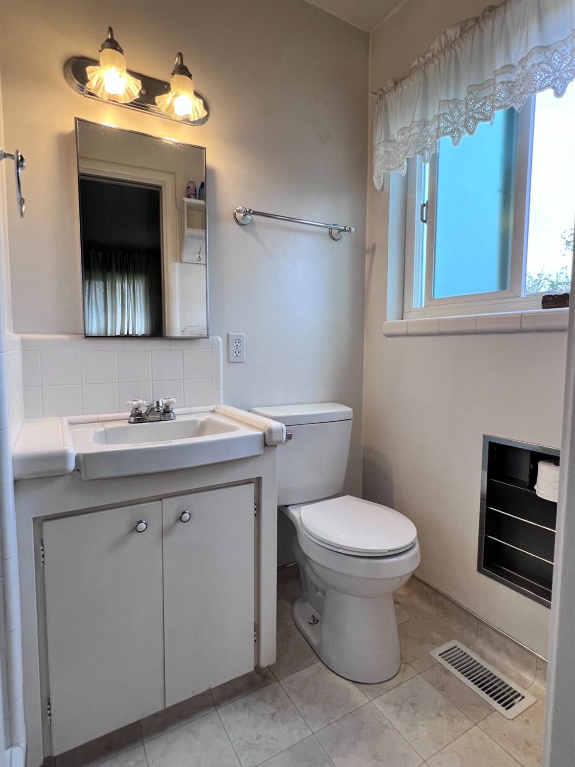 Detail Gallery Image 28 of 39 For 1525 Bogue Rd, Yuba City,  CA 95993 - 3 Beds | 2/1 Baths