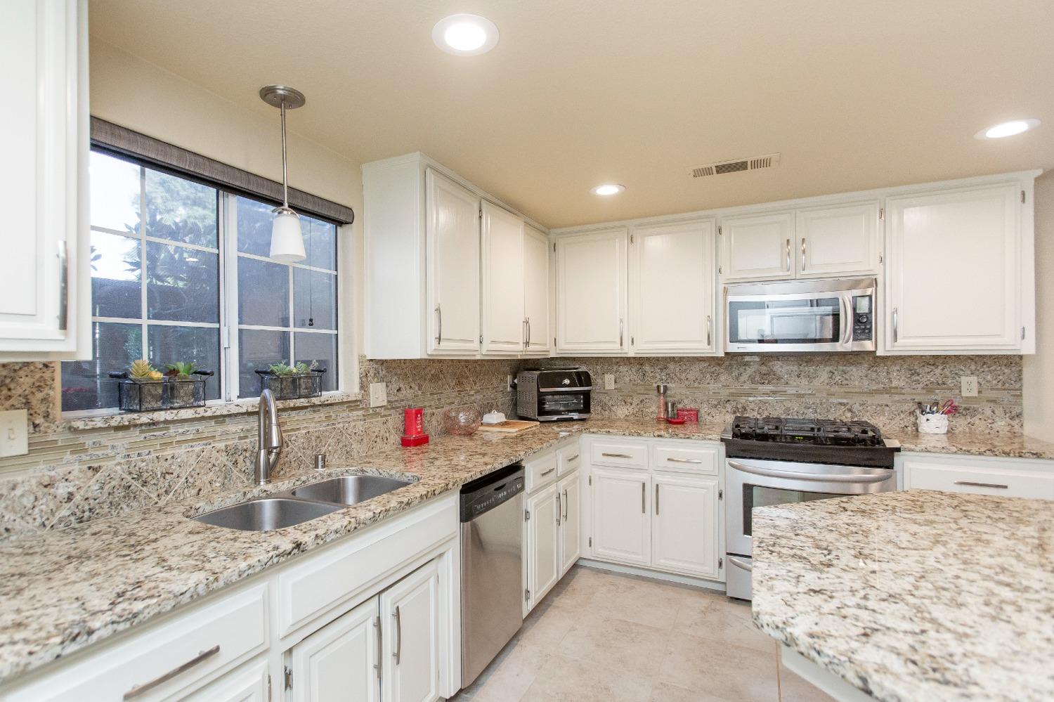 Detail Gallery Image 15 of 44 For 1950 Ashley Ct, Turlock,  CA 95382 - 3 Beds | 2 Baths