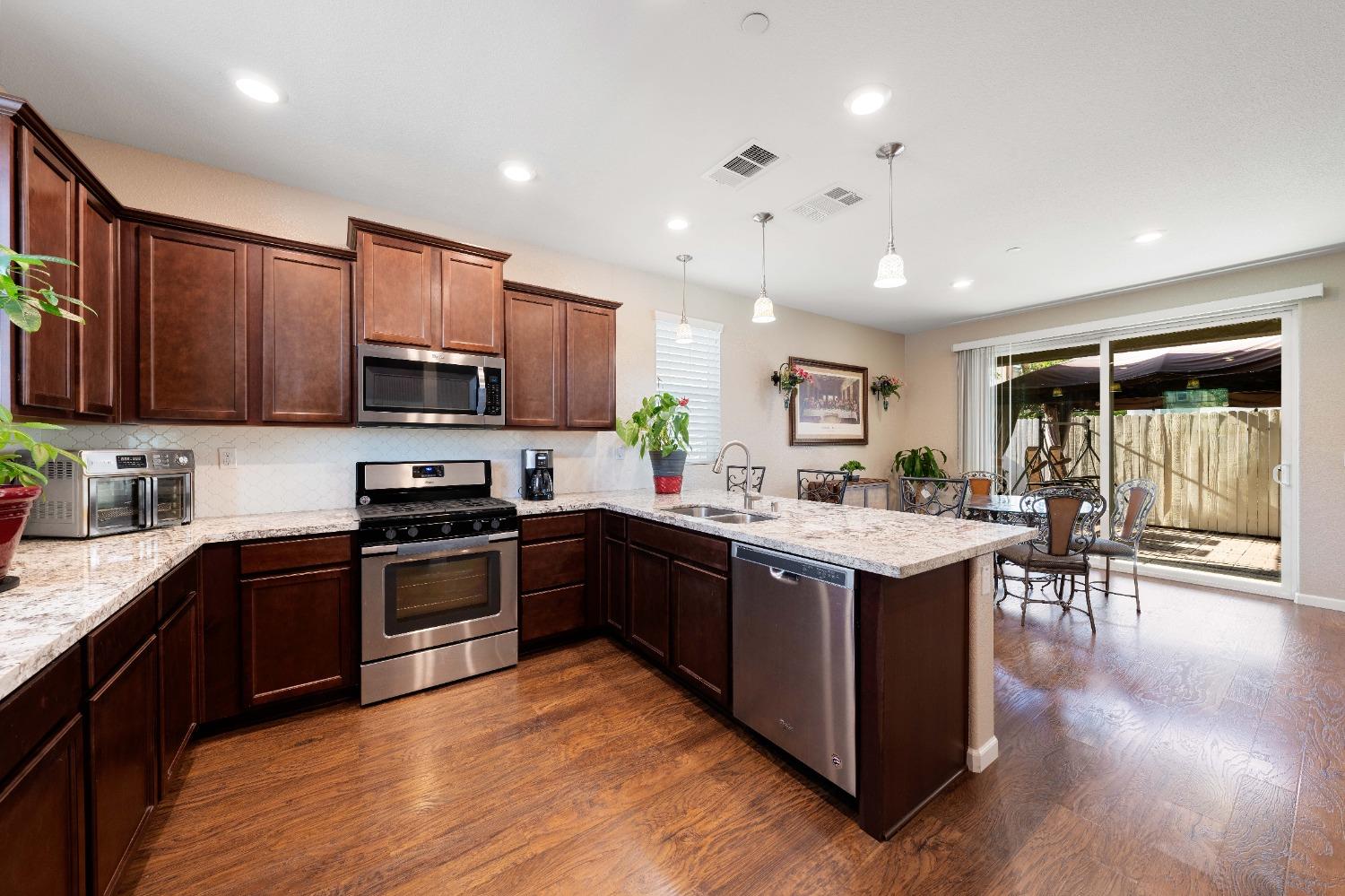 Detail Gallery Image 16 of 52 For 1882 Salerno Pl, Lincoln,  CA 95648 - 3 Beds | 2/1 Baths