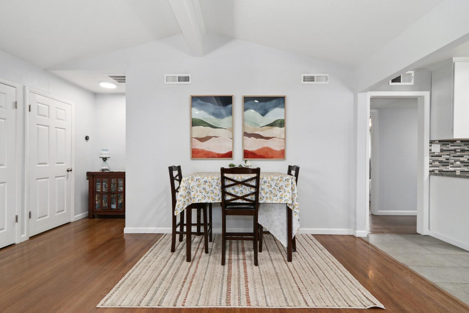 Detail Gallery Image 5 of 32 For 7248 17th St, Sacramento,  CA 95822 - 3 Beds | 2 Baths