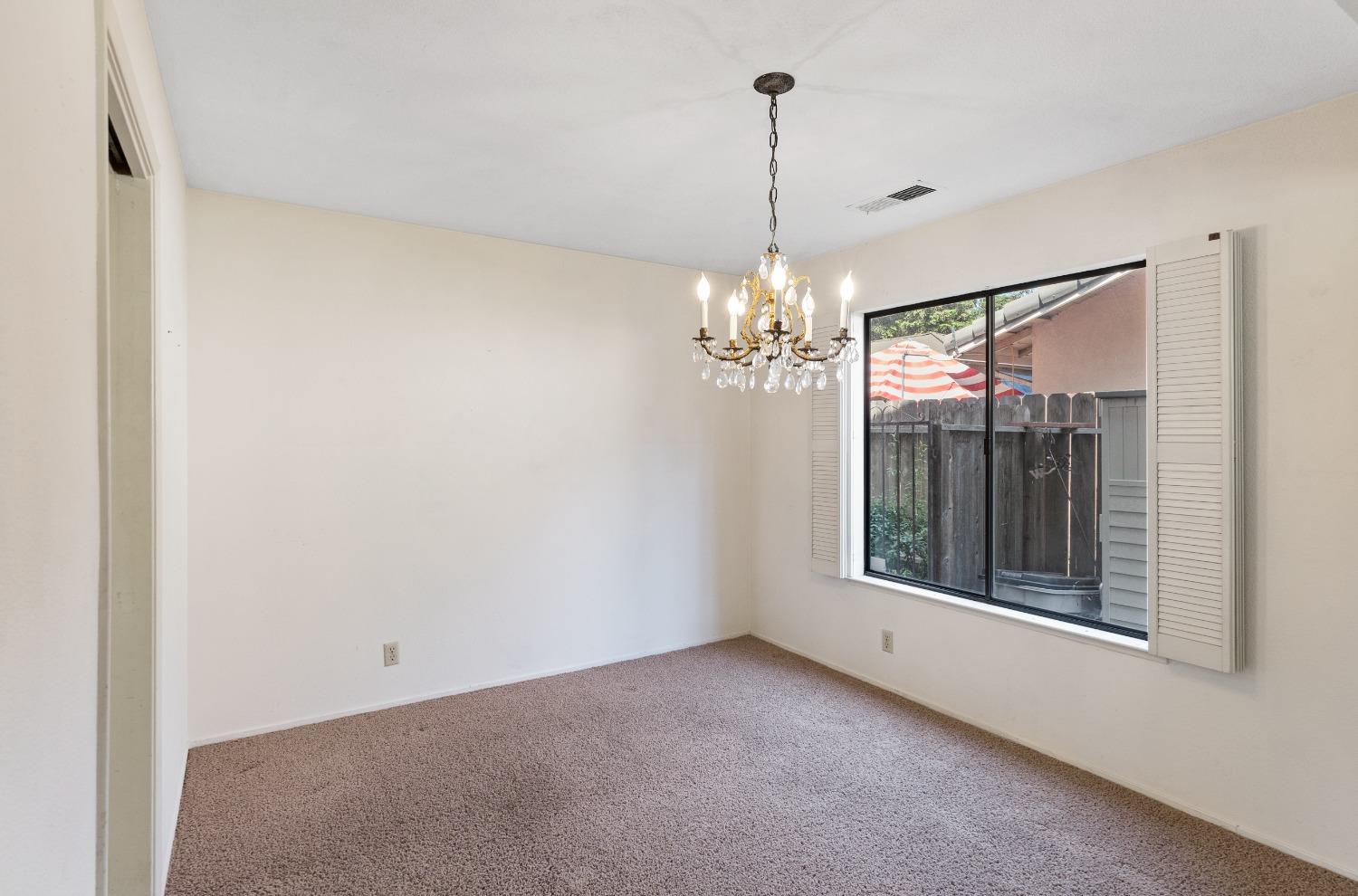 Detail Gallery Image 17 of 47 For 4665 Winding River Cir, Stockton,  CA 95219 - 4 Beds | 2/1 Baths