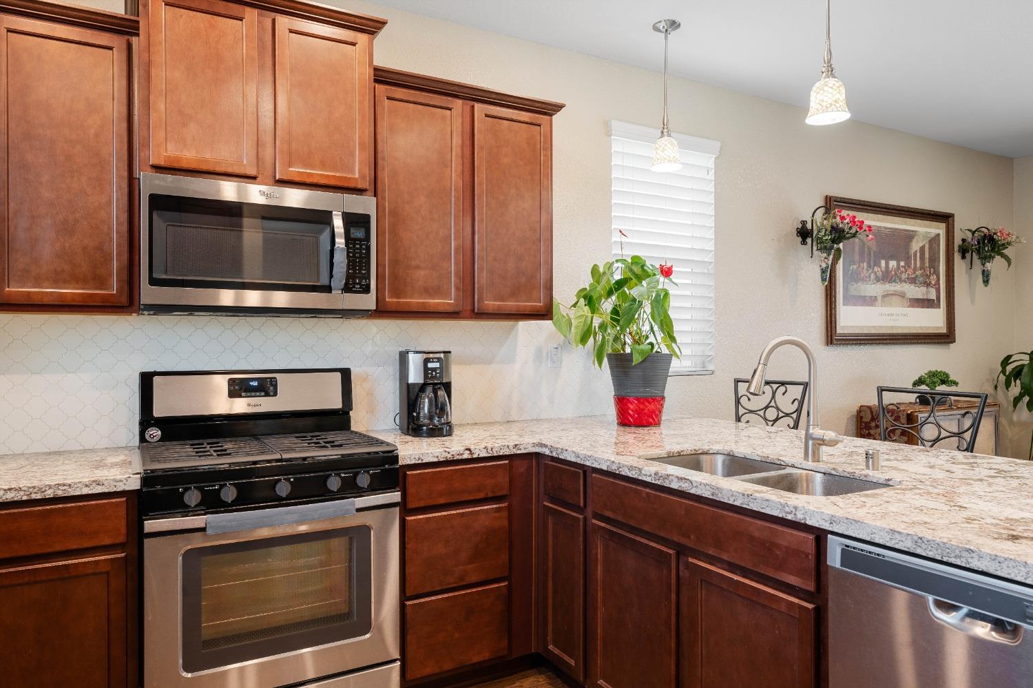 Detail Gallery Image 17 of 52 For 1882 Salerno Pl, Lincoln,  CA 95648 - 3 Beds | 2/1 Baths