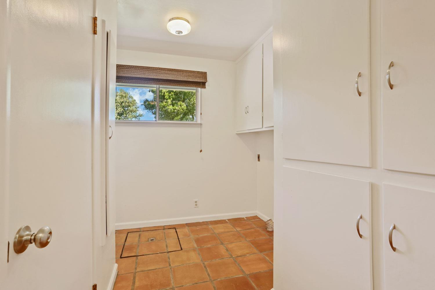 Detail Gallery Image 11 of 39 For 3520 W Alpine, Stockton,  CA 95204 - 2 Beds | 1/1 Baths