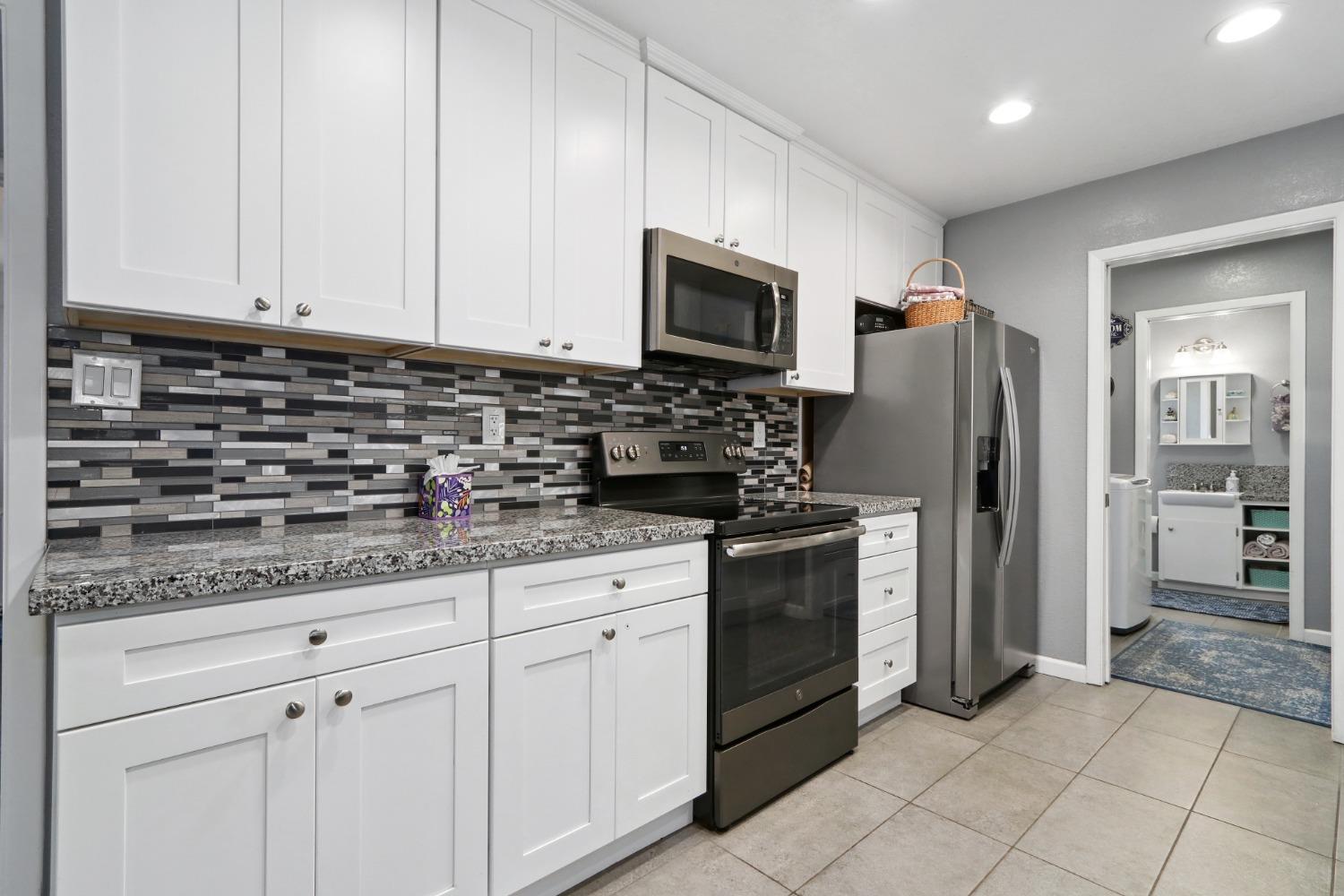 Detail Gallery Image 9 of 32 For 7248 17th St, Sacramento,  CA 95822 - 3 Beds | 2 Baths