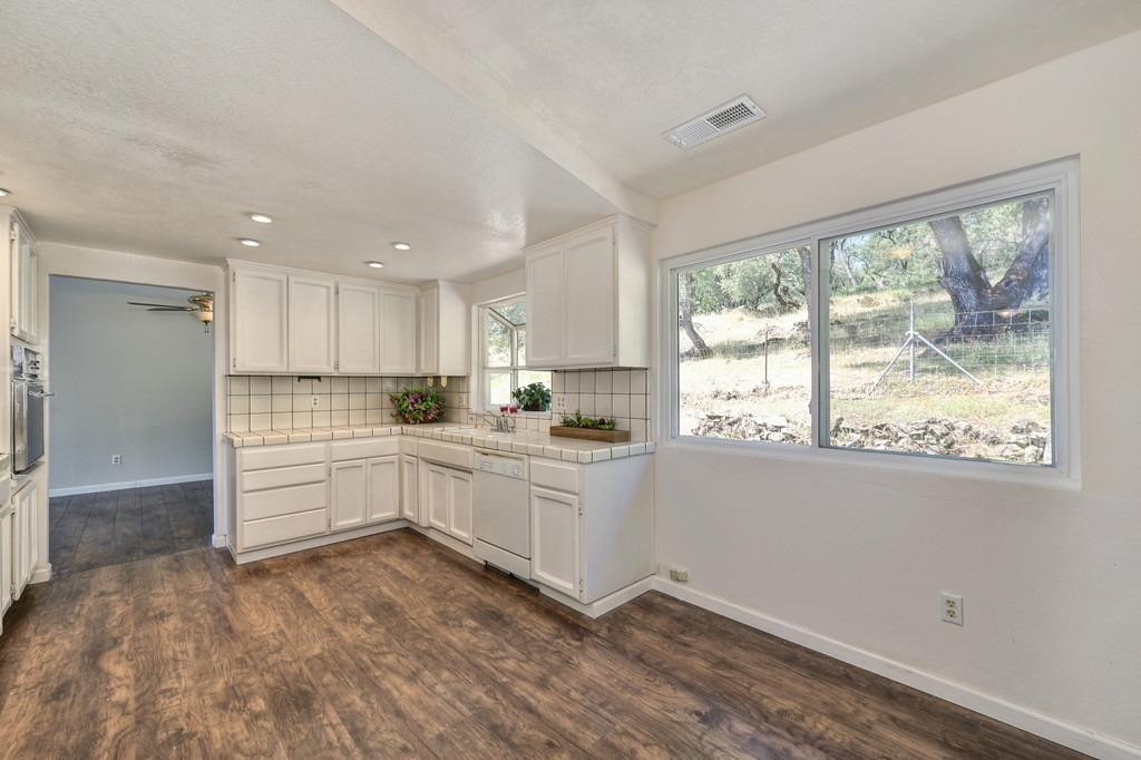 Detail Gallery Image 14 of 29 For 5306 Quail Valley Rd, Placerville,  CA 95667 - 3 Beds | 2/1 Baths