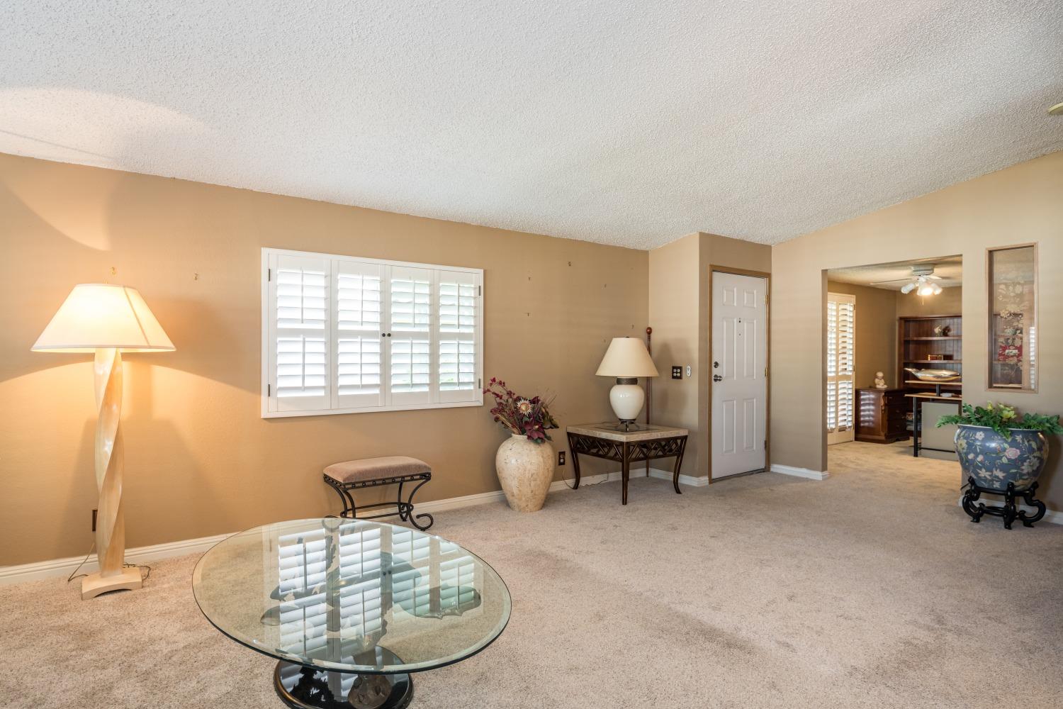 Detail Gallery Image 3 of 32 For 178 Brookshire Way, Roseville,  CA 95678 - 2 Beds | 2 Baths