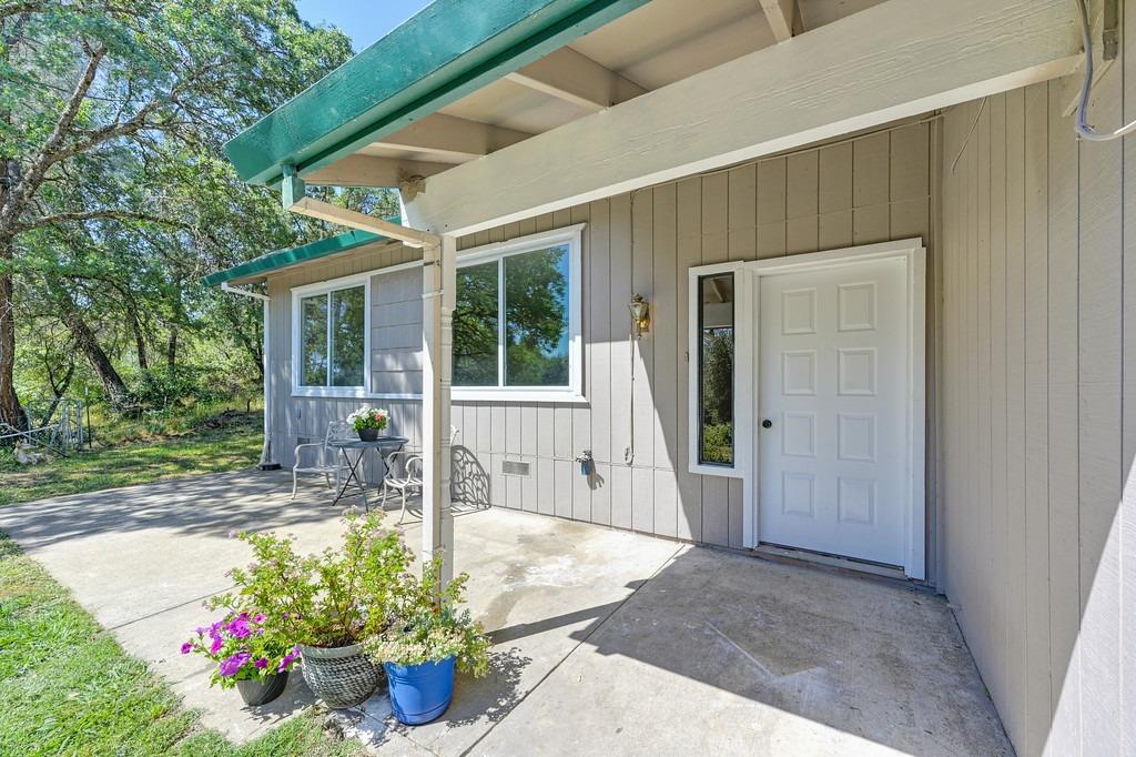 Detail Gallery Image 3 of 29 For 5306 Quail Valley Rd, Placerville,  CA 95667 - 3 Beds | 2/1 Baths