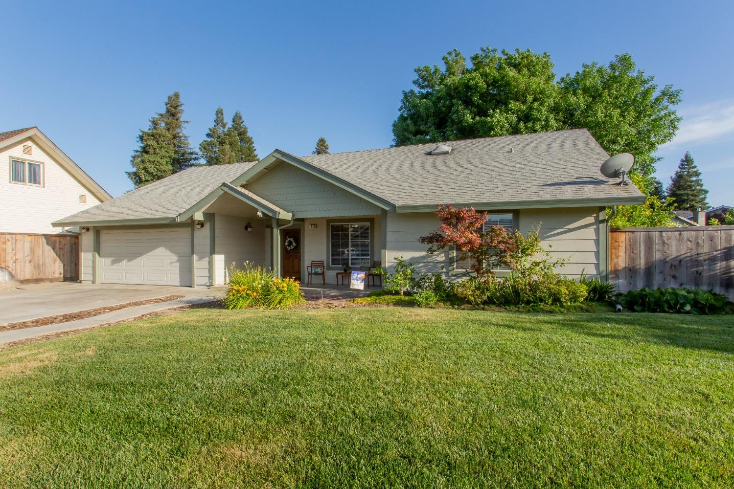 Detail Gallery Image 3 of 44 For 1950 Ashley Ct, Turlock,  CA 95382 - 3 Beds | 2 Baths