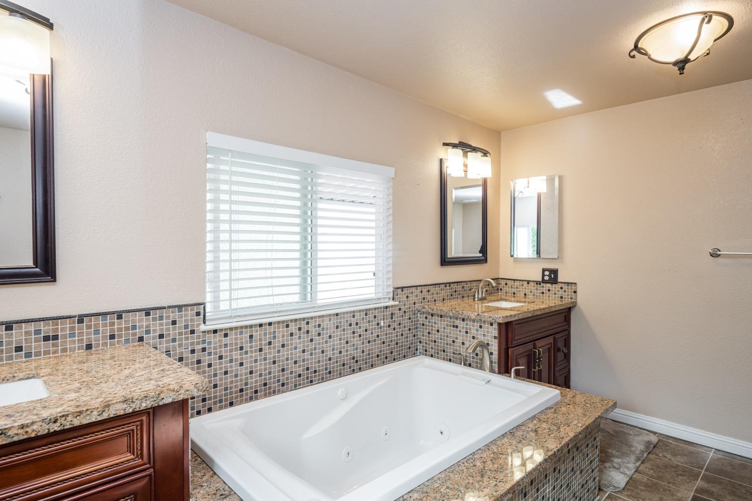 Detail Gallery Image 18 of 32 For 178 Brookshire Way, Roseville,  CA 95678 - 2 Beds | 2 Baths
