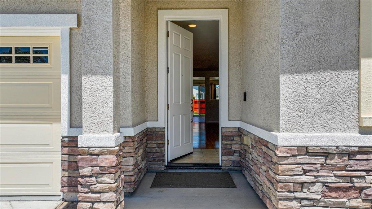 Detail Gallery Image 8 of 49 For 2551 Charming Way, Manteca,  CA 95337 - 4 Beds | 2 Baths
