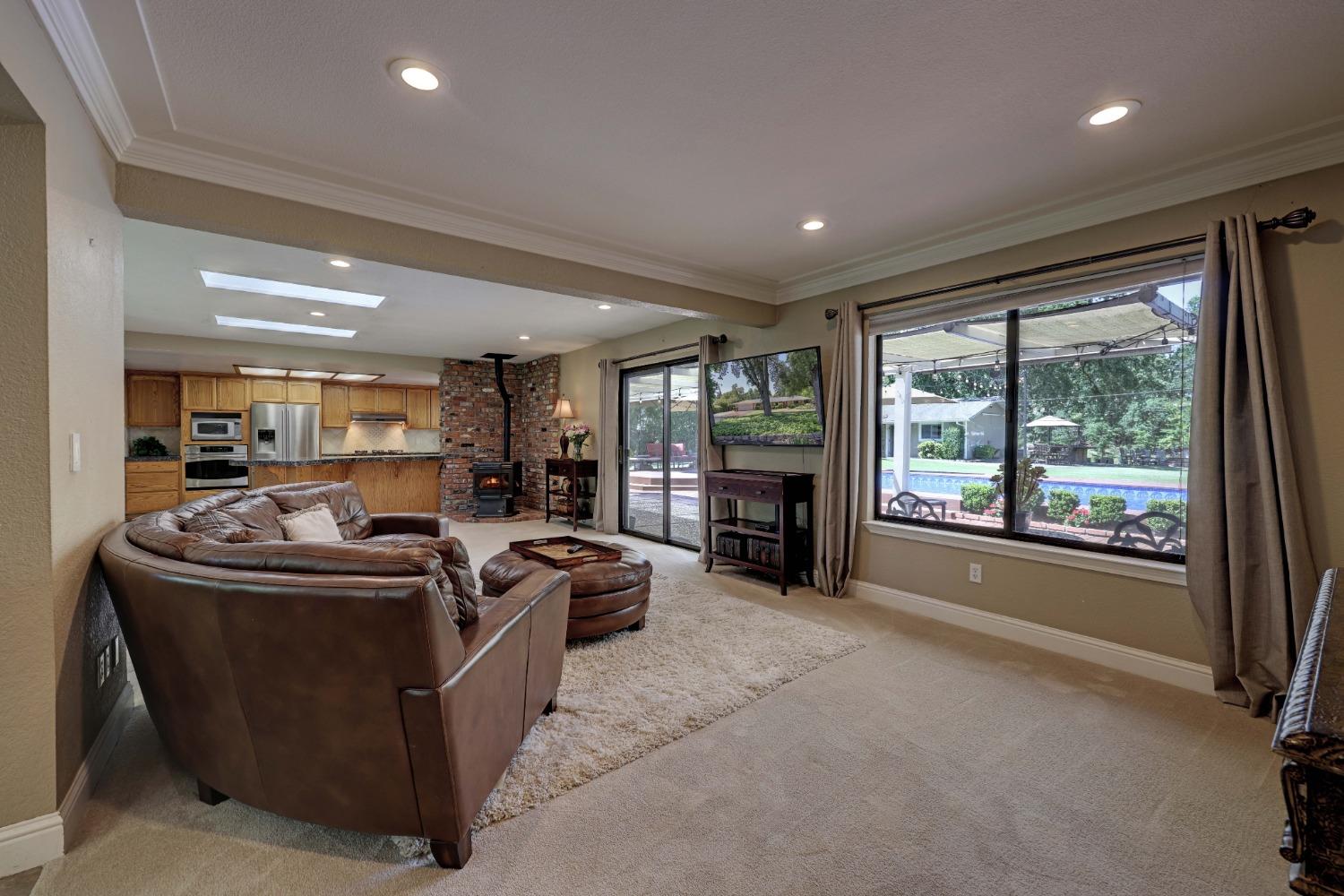 Detail Gallery Image 13 of 79 For 7460 Itchy Acres, Granite Bay,  CA 95746 - 4 Beds | 2/1 Baths