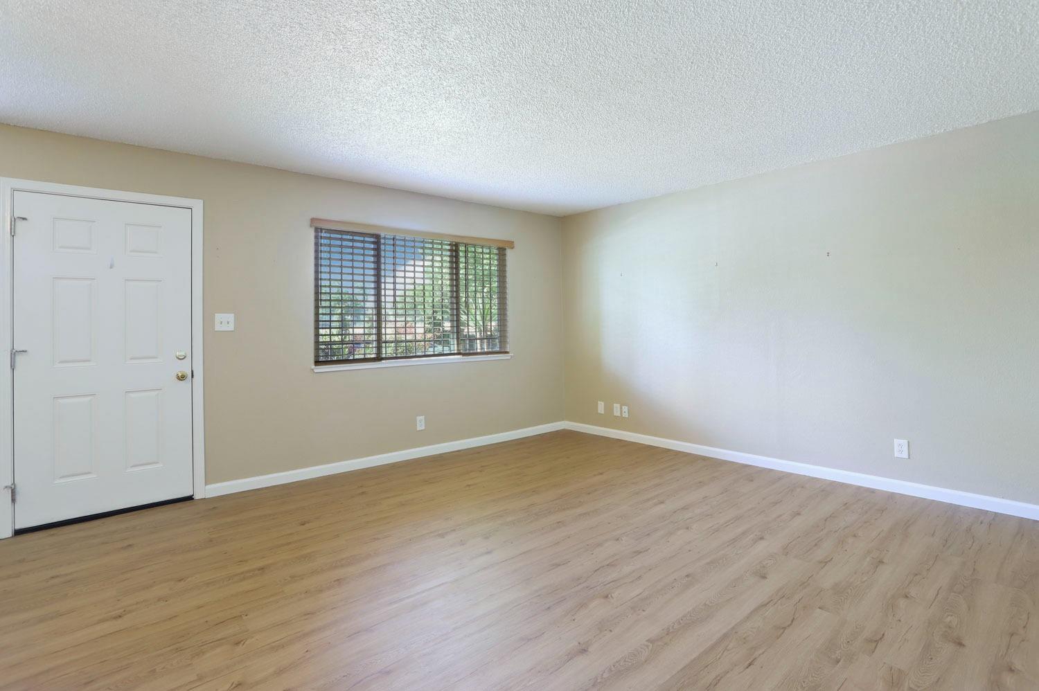 Detail Gallery Image 6 of 24 For 2931 Monte Diablo Ave #1,  Stockton,  CA 95203 - 2 Beds | 1 Baths