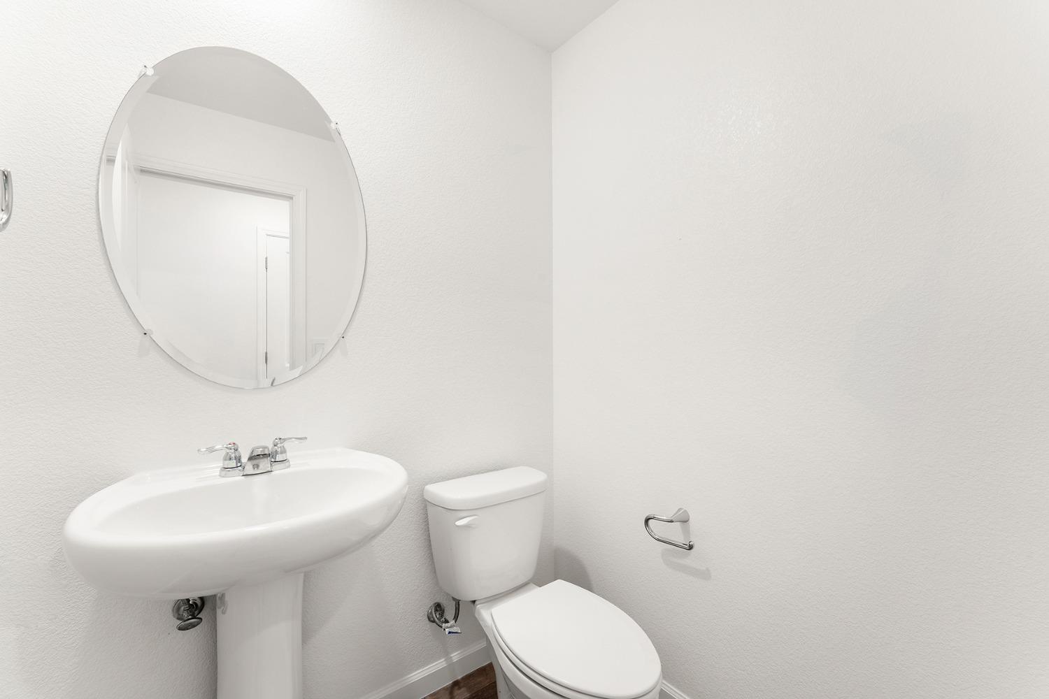 Detail Gallery Image 12 of 26 For 2035 Mirror Lake Dr, Manteca,  CA 95337 - 3 Beds | 2/1 Baths