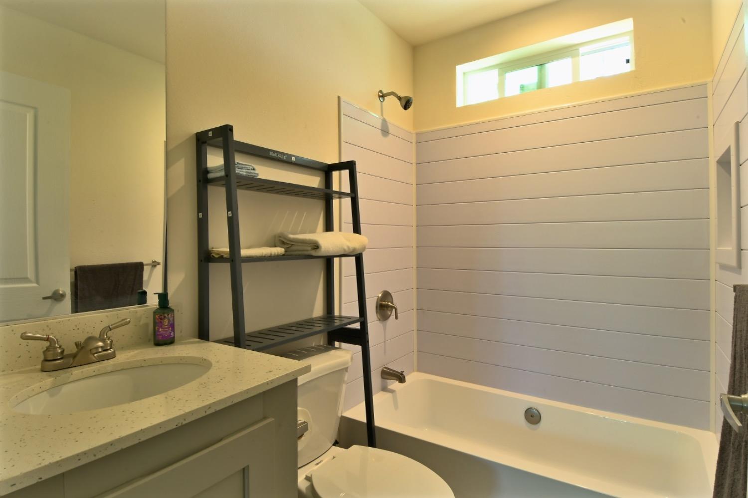 Detail Gallery Image 7 of 20 For 9668 Manzanita Way, Coulterville,  CA 95311 - 2 Beds | 2 Baths