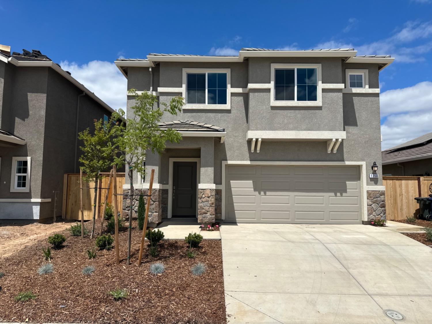 Detail Gallery Image 1 of 10 For 1352 River Run Cir, Ione,  CA 95640 - 4 Beds | 2/1 Baths