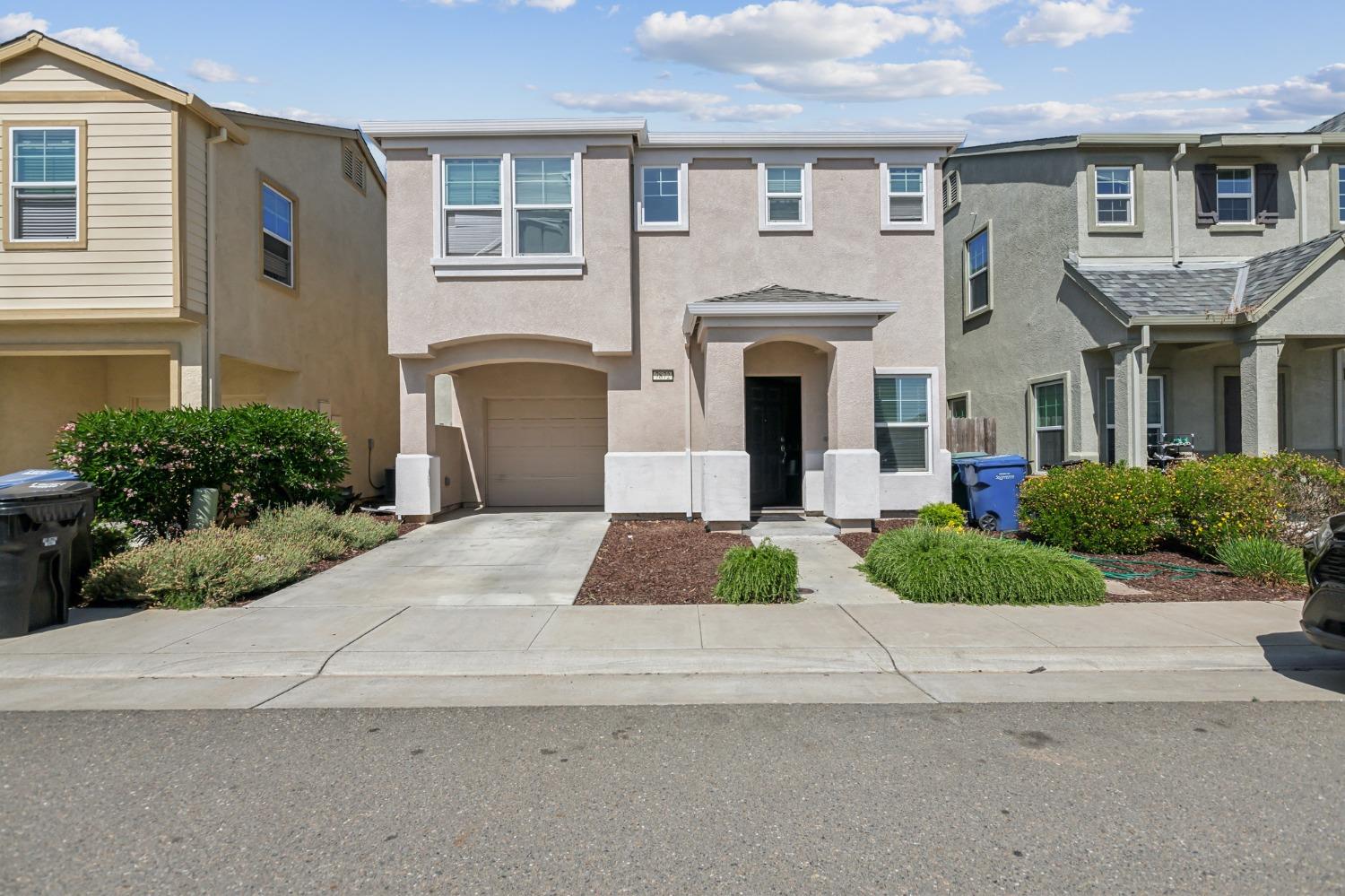 Detail Gallery Image 1 of 1 For 7872 Diamond Willow Ln, Sacramento,  CA 95828 - 3 Beds | 2/1 Baths