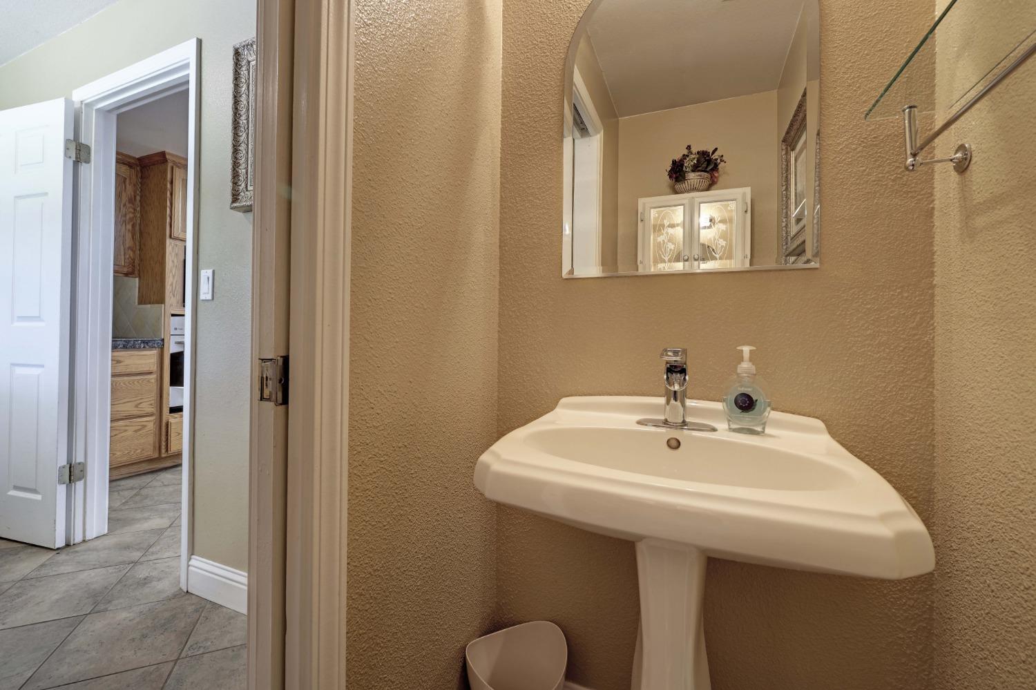 Detail Gallery Image 26 of 79 For 7460 Itchy Acres, Granite Bay,  CA 95746 - 4 Beds | 2/1 Baths