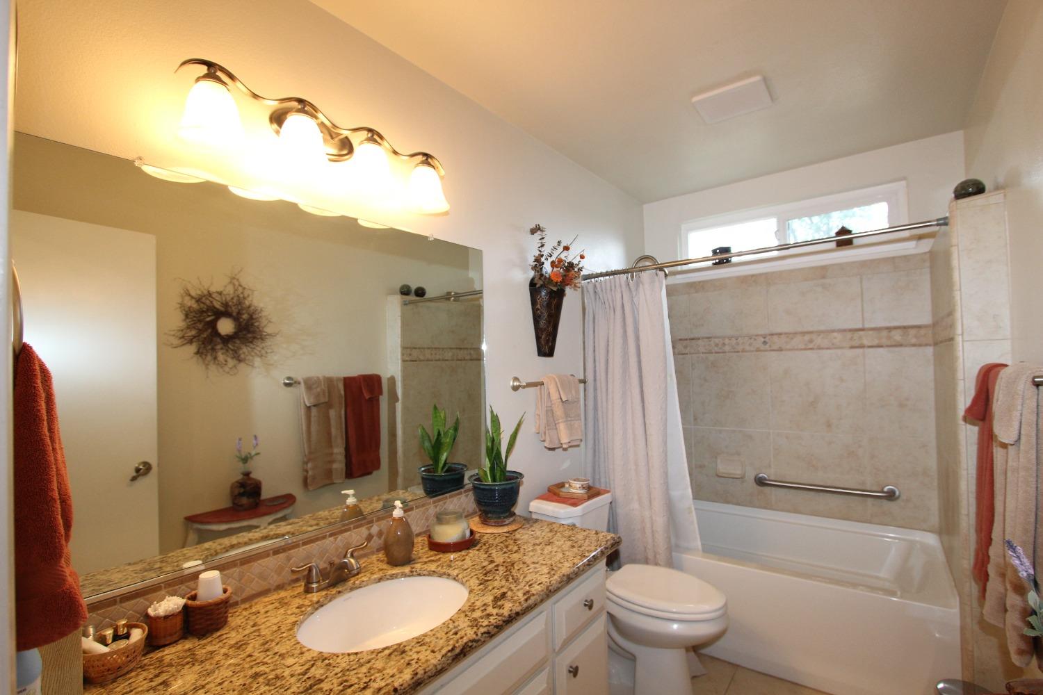 Detail Gallery Image 16 of 41 For 11633 Bluebird Ct, Auburn,  CA 95602 - 3 Beds | 2 Baths