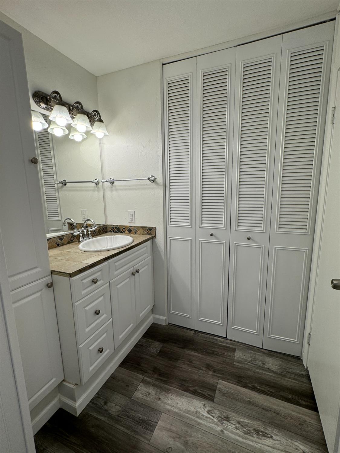 Detail Gallery Image 20 of 28 For 4825 Rockland Way, Fair Oaks,  CA 95628 - 4 Beds | 2/1 Baths