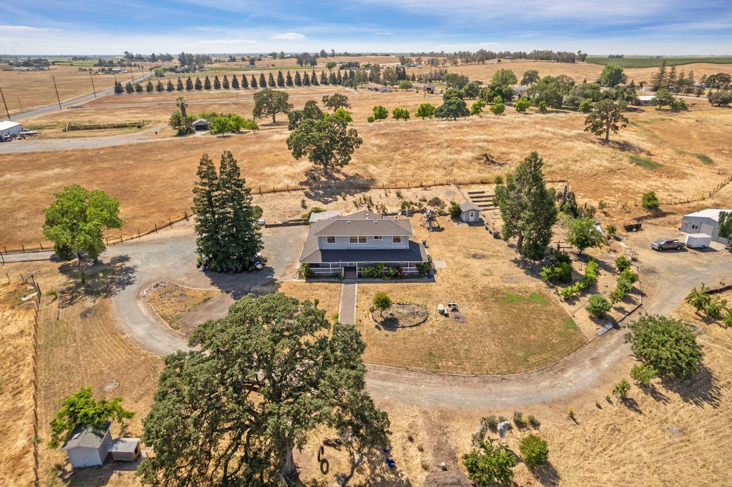 Detail Gallery Image 4 of 53 For 20389 E Liberty Rd, Clements,  CA 95227 - 4 Beds | 2/1 Baths