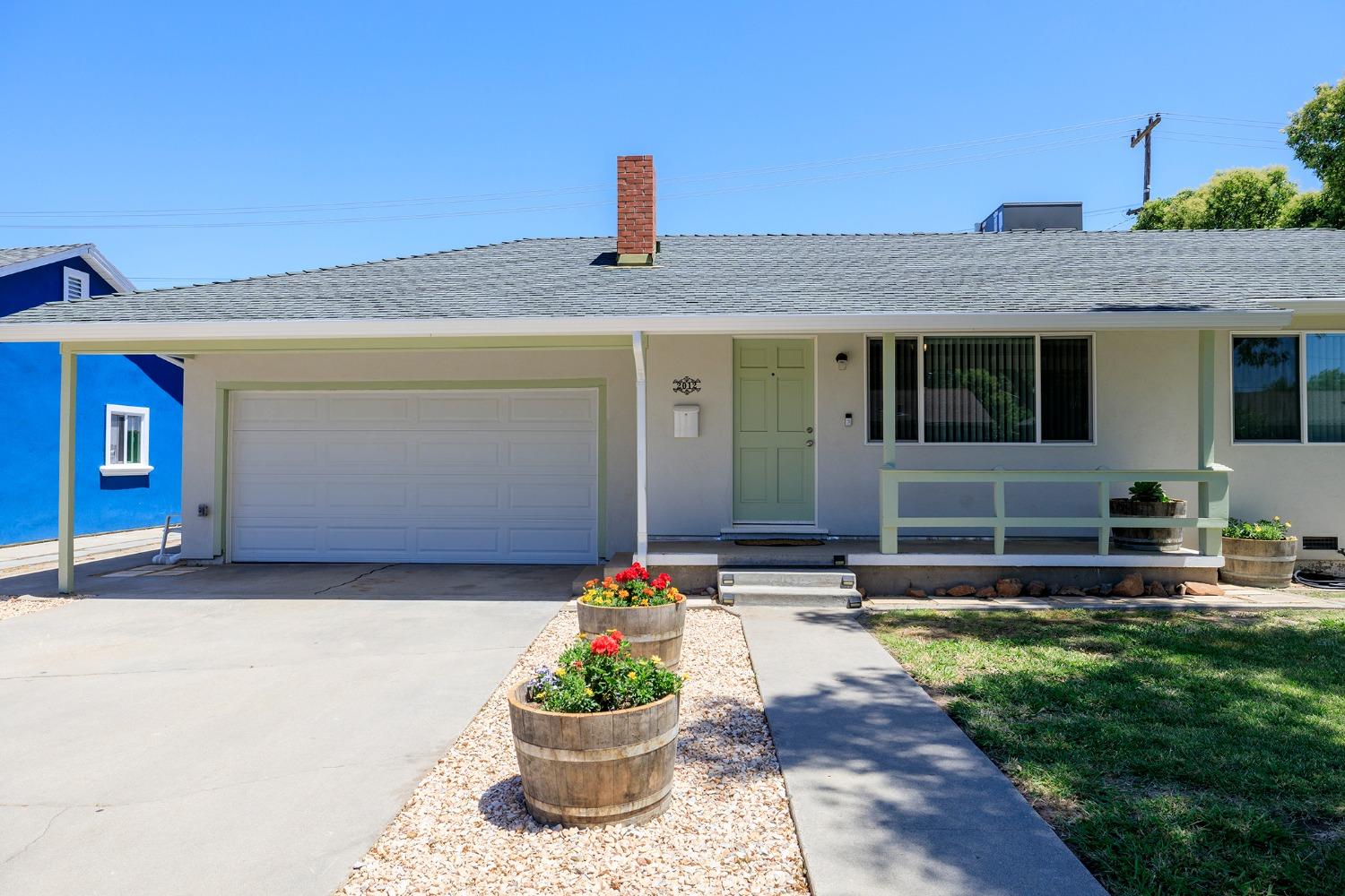 Detail Gallery Image 4 of 42 For 2012 Aloha Way, Modesto,  CA 95350 - 3 Beds | 1 Baths