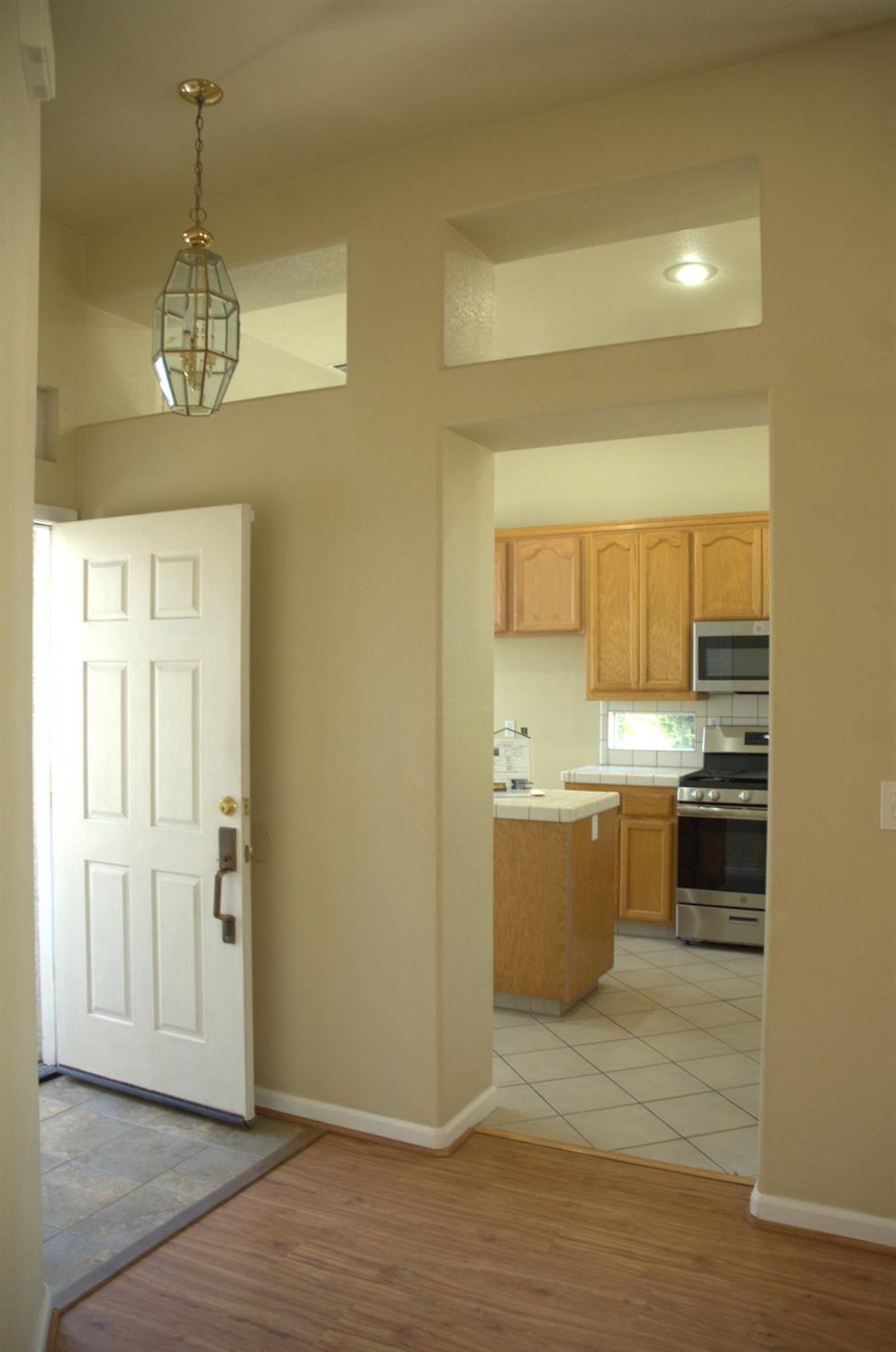 Detail Gallery Image 2 of 14 For 2084 London Ave, Manteca,  CA 95336 - 3 Beds | 2 Baths