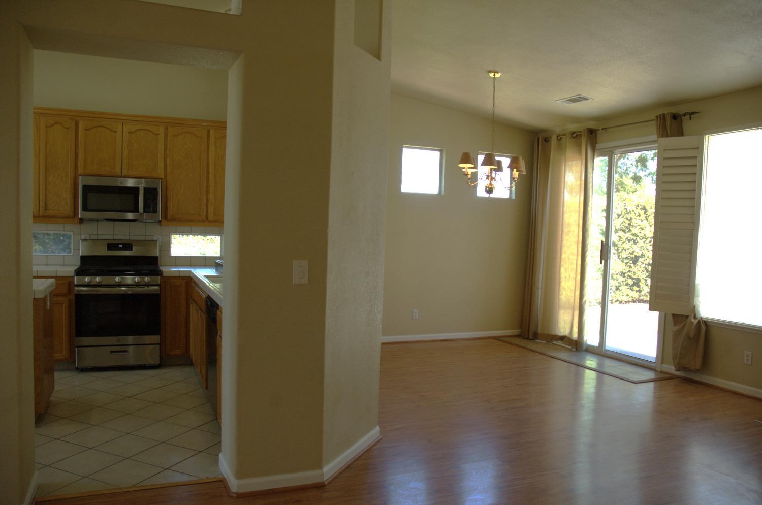 Detail Gallery Image 3 of 14 For 2084 London Ave, Manteca,  CA 95336 - 3 Beds | 2 Baths