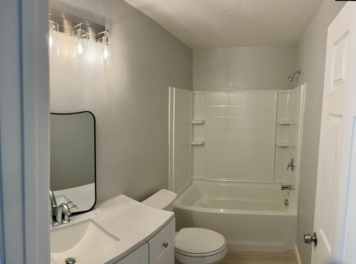 Detail Gallery Image 10 of 22 For 455 Cherry Ln #B,  Manteca,  CA 95337 - 2 Beds | 1 Baths