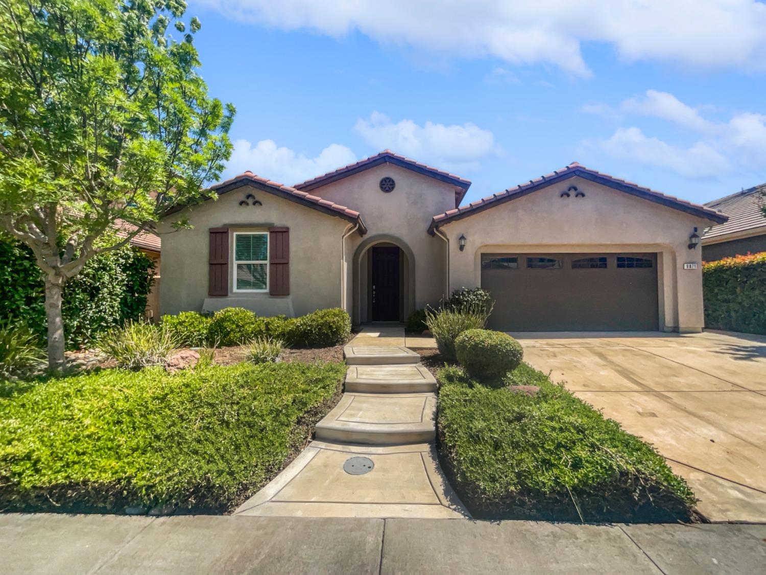 Detail Gallery Image 1 of 1 For 9871 Penela Way, Elk Grove,  CA 95757 - 3 Beds | 3 Baths