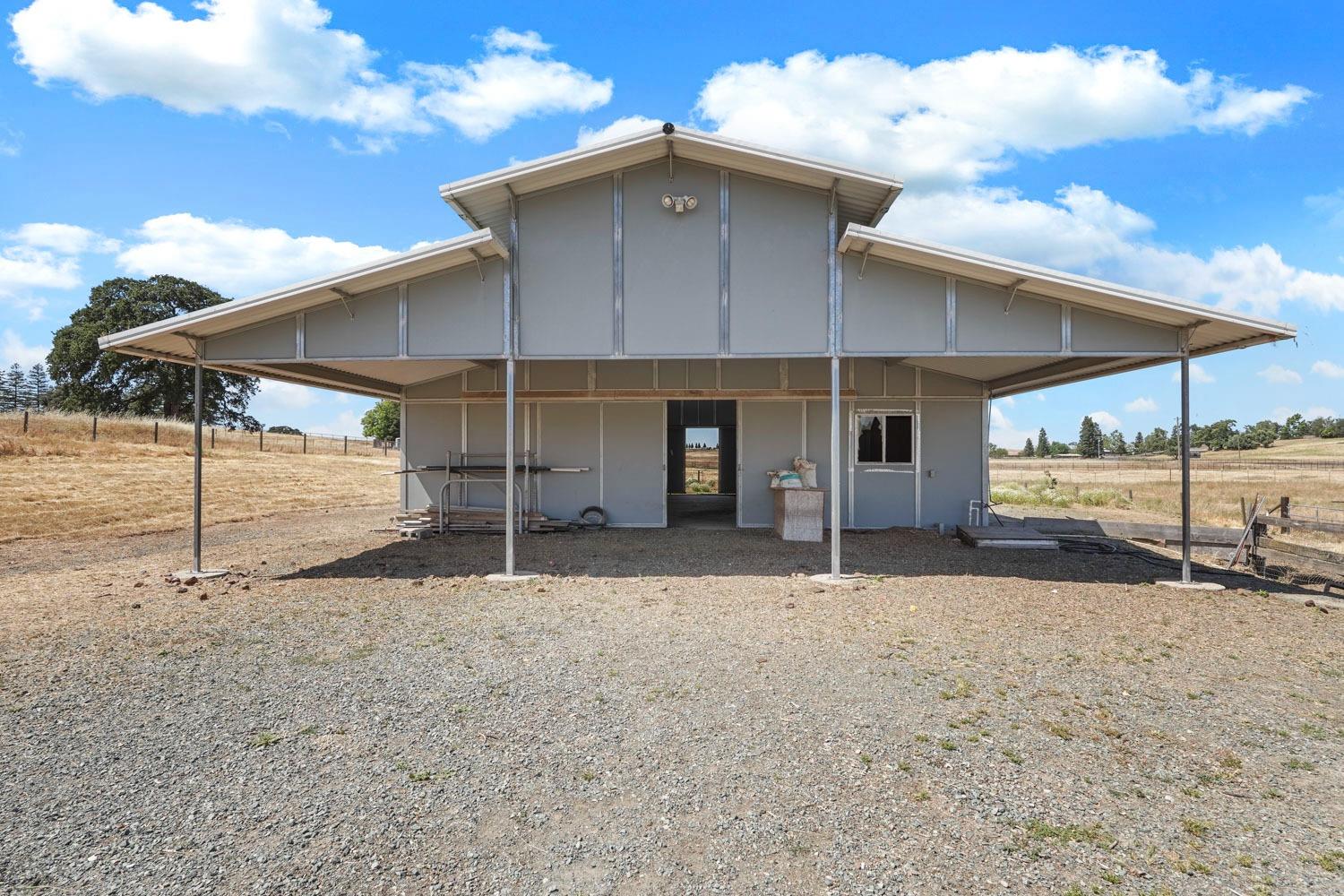 Detail Gallery Image 5 of 53 For 20389 E Liberty Rd, Clements,  CA 95227 - 4 Beds | 2/1 Baths