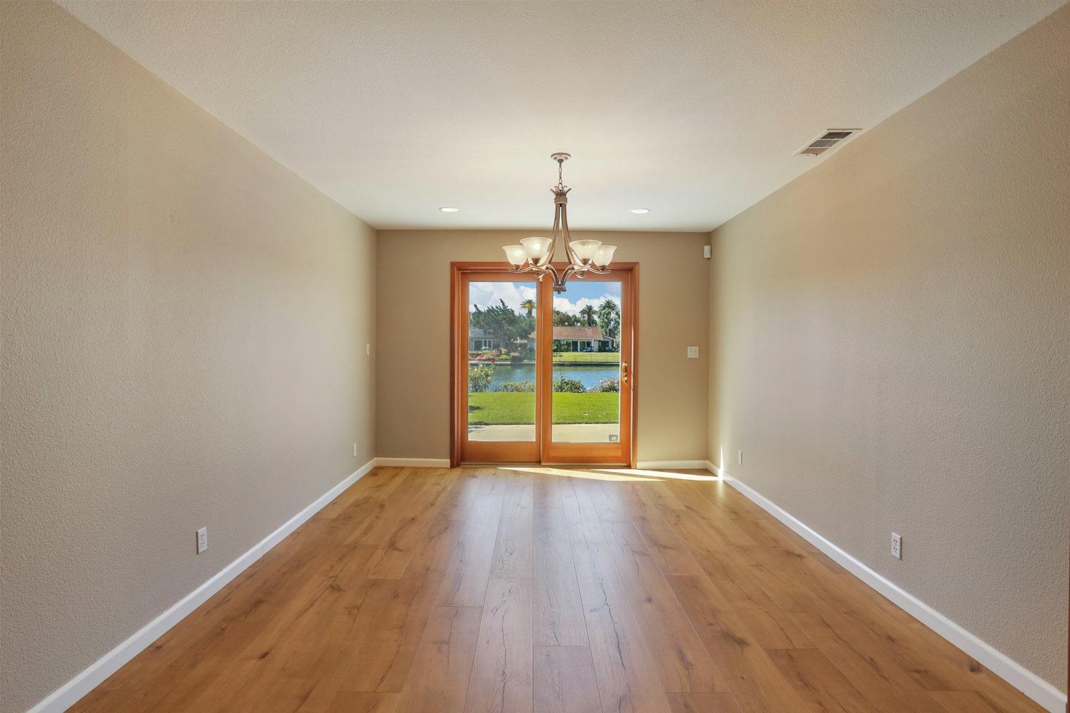 Detail Gallery Image 14 of 60 For 3710 S Portsmouth Cir, Stockton,  CA 95219 - 4 Beds | 2/1 Baths