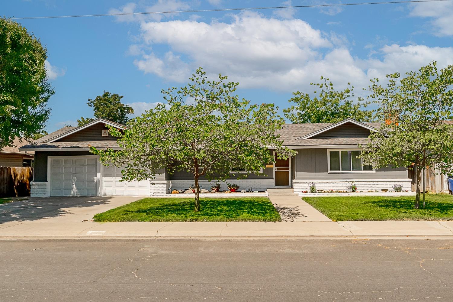 Detail Gallery Image 1 of 1 For 1609 Teakwood Dr, Modesto,  CA 95350 - 3 Beds | 2 Baths