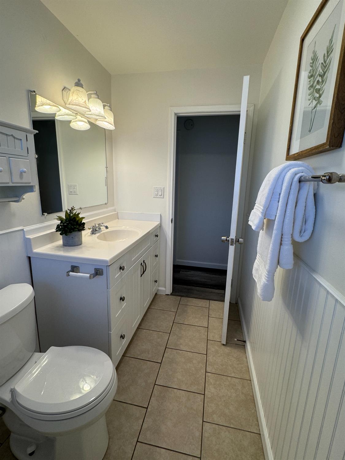 Detail Gallery Image 23 of 28 For 4825 Rockland Way, Fair Oaks,  CA 95628 - 4 Beds | 2/1 Baths